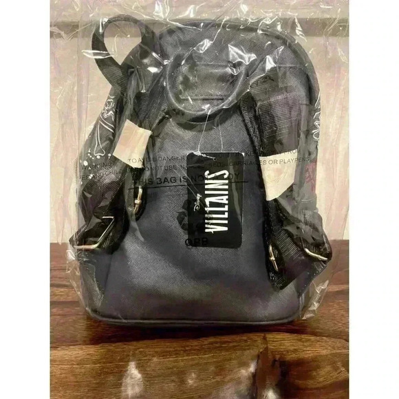 NWT WondaPOP Vegan Leather Disney Mini Backpack VILLIANS Cruella Deville Black - Picture 5 of 7